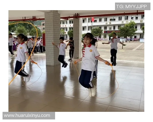 足球少年背影头像，展现运动精神与青春力量的时刻