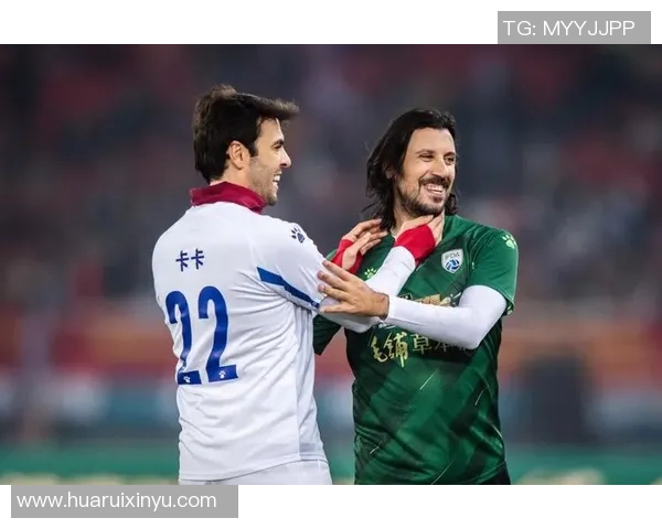 足球球星帅气瞬间集锦：聚焦赛场英姿与魅力风采